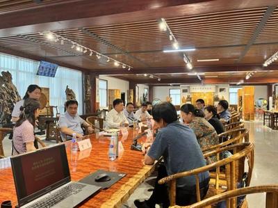 郑州大学药学院党委书记、院长一行到许昌裕丰金丝楠博物馆考察交流